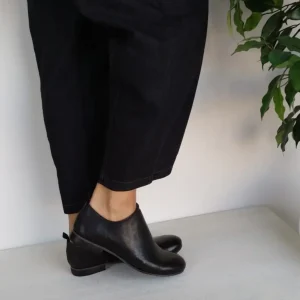 Scarpe in pelle con spacco laterale