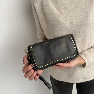 Portafogli in pelle con piccole borchie
