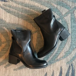 Stivaletto in vera pelle tacco comodo