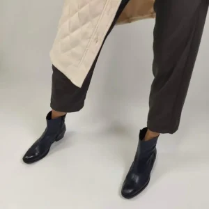 Stivaletto in pelle con tacco