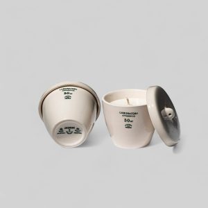 PUEBCO Candela profumata con vasetto in porcellana