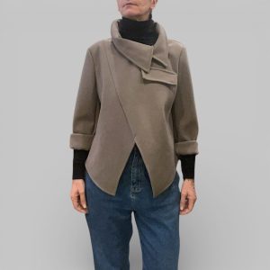 Blusa donna asimmetrica collo ampio tortora