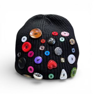 Berretto con accessori nero