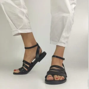 Sandalo infradito con fasce