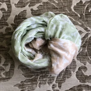 Foulard con trama fiori