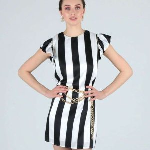 Abito corto con cintura a catena