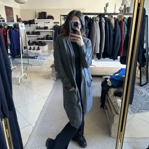 Cardigan lungo con tasche laterali