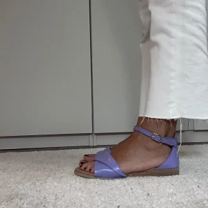 Sandalo flat in vera pelle