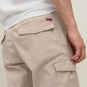 Pantalone con tasche laterali